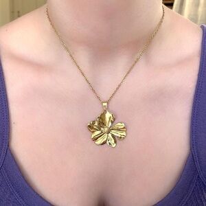 Large Gold Flower Pendant Necklace